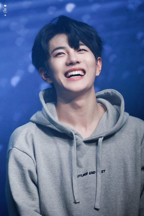 Prettiest Smile, Choi Bomin, Kpop Fashion Men, Lee Do-hyun, Dark Purple Aesthetic, Child Smile, Cute Asian Guys, Woollim Entertainment, Pretty Smile