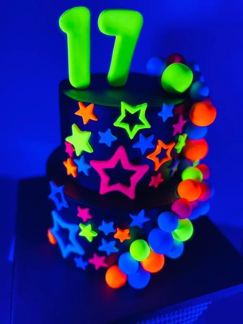 Glow In The Dark Birthday Cake Ideas, Neon Sweet 16 Dresses, Glow In Dark Birthday Cake, Glow In The Dark Party Cake Ideas, Black And Neon Birthday Cake, Neon Glow Party Cake Ideas, Glow Party Cupcake Ideas, Neon Glow Birthday Cakes, Neon Birthday Cakes For Girls Glow Party