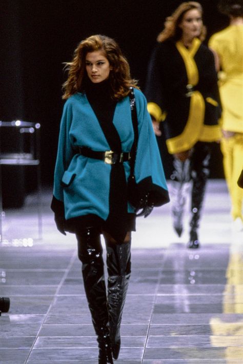 Versace, Look #16 Cindy Crawford Style, Versace 90s, 90s Versace, 90s Runway Fashion, 80s And 90s Fashion, 90's Fashion, 1990s Fashion, Vogue Germany, Cindy Crawford