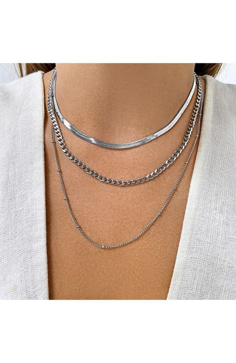 Silver Chain Necklace Outfit, Layered Necklaces Silver Aesthetic, Silver And Pearl Necklace, Necklace Stacking Silver, Stacked Silver Necklaces, Stacked Necklaces Silver, Layered Jewelry Silver, Silver Chains For Women, Layered Silver Necklaces