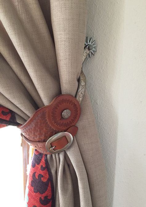 Repurposed spur into curtain tie back. Repurpose Old Horse Tack, Spur Decor Ideas, Repurposed Horse Tack, Western Ranch House Decor, Horse Bit Decor, Buckle Display, Western House, Western Room, Country Bedroom Decor