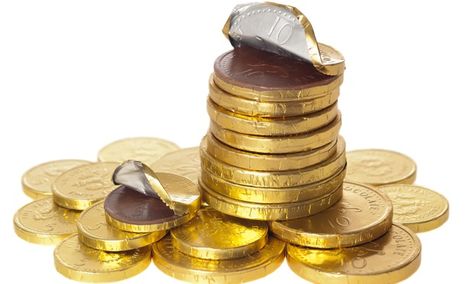 We used to get chocolate coins in our Christmas stockings, very nostalgic. History Of Chocolate, Pirates Gold, Gold Milk, Chocolate Coins, Cacao Beans, Gold Cup, Filing Taxes, Wedding Candy, Food Facts