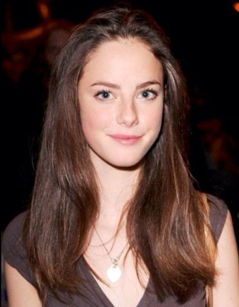 Kaya Scodelario Skins, British Models, Elizabeth Stonem, Gossip Girl Fashion Blair, Chuck Blair, Skins Uk, Kaya Scodelario, Girl Celebrities, Arte Popular