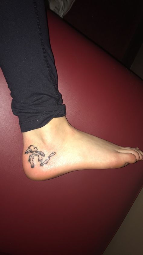 #michigan #tattoo #greatlakes #foot #foottattoo Small Michigan Tattoo, Upper Peninsula Michigan Tattoo, Lake Michigan Tattoo, Upper Peninsula Tattoo, Midwest Tattoo, Michigan Tattoo Ideas, Silver Lake Michigan, Michigan Tattoo, Pictured Rocks Michigan