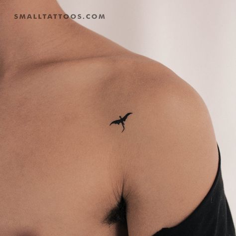 Small dragon temporary tattoo. Tattoos inspired by books and films are a popular way to show your passion for a certain story or connect with others who enjoy the same series. Our dragon temporary tattoo is a simple, elegant design that’s perfect for fans of the Game of Thrones books or TV series. Featuring the silhouette of a flying dragon, our minimalist fake tattoo can be used to show your passion for these characters. As one of the most important figures in the series, Daenerys is an inspiration to many people for her strength and determination, much of which she owes to the power of her magnificent dragons. You don't need to be a fan of GoT to appreciate the beauty of this tattoo. You might pick this sustainable dragon water tattoo to connect with your own inner dragon or to express y Ear Tattoo, Tattoo Designs, Tattoos, Design