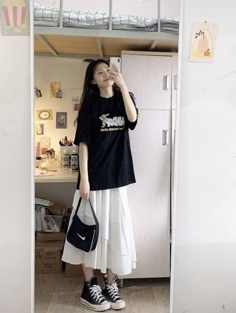 Jeans Jacket And Skirt Outfit, Japan Long Skirt Outfit, Outfit Ideas With Maxi Skirts, Long Skirt Outfits Korean Summer, Maxi Skirt Outfit Japanese, Korean Outfits Long Skirt, Japanese Skirt Outfits Long, Long Skirt Japanese Style, Japanese Maxi Skirt Outfit