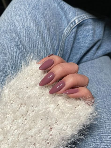 Winter Nail Colors 2023-2024 16 Ideas: Embrace the Season in Style - women-club.online Solid One Color Nails, Nails For Fall/winter, New Nail Colors 2023, Solid Winter Nails, Popular Nails 2023, Solid Color Fall Nails, Nails For January 2023, Nail Colors2023, Fall Nails Trending