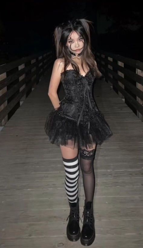 Halloween Costumes Women Scary, Clown Costume Women, Clown Halloween Costumes, Kostuum Halloween, Kostum Halloween, Horror Halloween Costumes, Modele Fitness, Classy Halloween Costumes, Hot Halloween Outfits