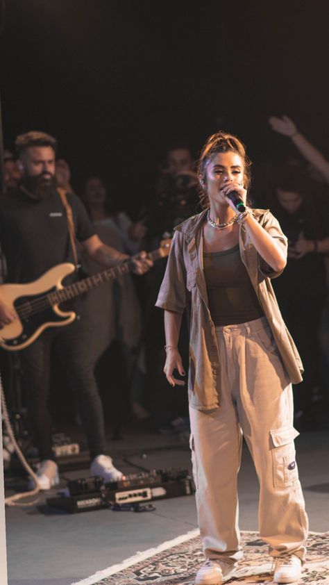 Worship Leader Outfit Aesthetic, Cute Worship Leader Outfits, Casual Worship Leader Outfit, Trendy Worship Leader Outfit, Worship Pastor Outfit, Elevation Worship Outfits Concert, Outfits For Worship Leaders, Easter Worship Leader Outfit, Worship Team Outfits Summer