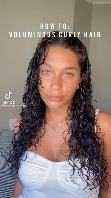 How To Take Care Of 3b Curly Hair, 2 B Hair Hairstyles, Protective Styles For Curly Hair White, How To Style 3b Curly Hair, Curly Hair 3a/3b, 2 B Curly Hair, 3 B Curly Hair, Tips For Curly Hair Natural Curls, Haircare For Curly Hair