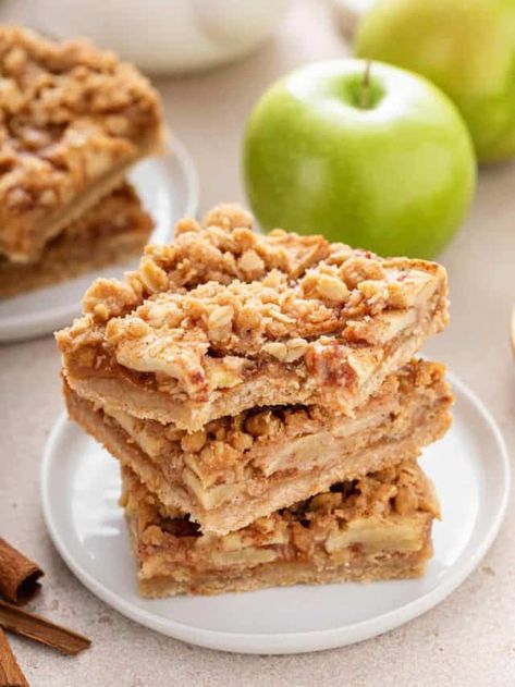 Apple Crisp Bars, Apple Crisp Bars Recipe, Apple Pie Bars Recipe, Easy Healthy Dessert, Caramel Apple Crisp, Perfect Apple Pie, Cookie Bites, Pie Bar Recipes, Apple Pie Bars