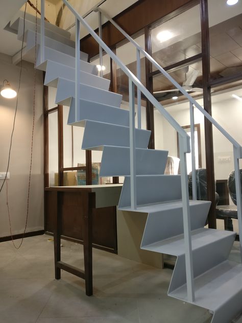 Folded Plate staircase. Training the fabricators. Folded Plate Staircase, Stairs Without Stringers, Dining Room Ideas Apartment, Parts Of A Staircase, Folding Staircase, Cathedral Ceiling Living Room, Wood Table Living Room, Concrete Staircase, Staircase Storage