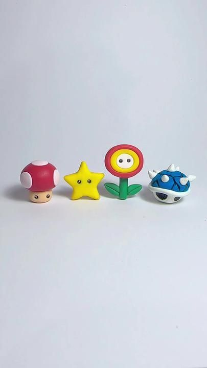 Super Mario Clay Charms Plastalina Modeling Clay Ideas, Cute Couple Clay Ideas, Things To Make Out Of Playdough, Clay Crafts Figures, Model Clay Ideas For Kids, Modelling Clay Ideas Easy, Clay Mario Characters, Clay Mini Sculptures, Mario Clay Figures