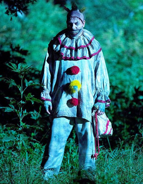 Pin for Later: Halloween Costume Inspiration From This Year's Hottest TV Twisty the Clown From American Horror Story: Freak Show American Horror Story Costumes, American Horror Story Characters, American Horror Stories, American Horror Story 3, Es Der Clown, Film Horror, Last Ride, Evil Clowns, Rob Zombie