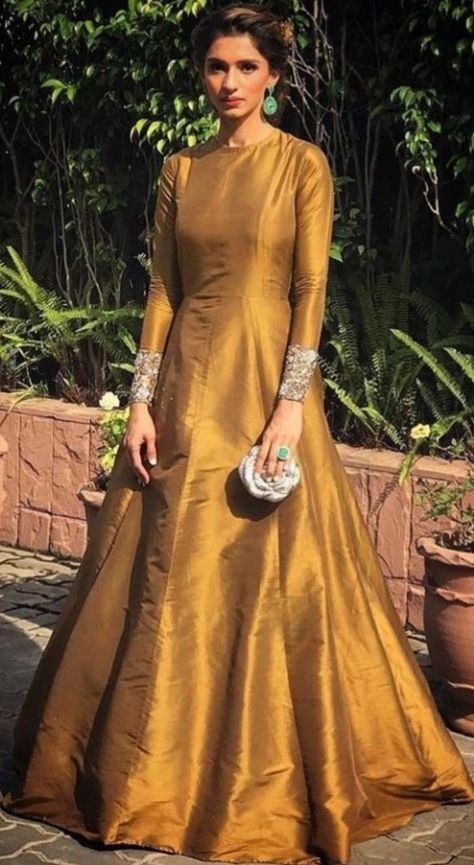 Gown Party Wear, Long Kurta, Gaun Fashion, Pakistani Wedding Outfits, Pakistani Dresses Casual, Pakistani Fashion Party Wear, Long Dress Design, Dress Work, Indian Gowns Dresses