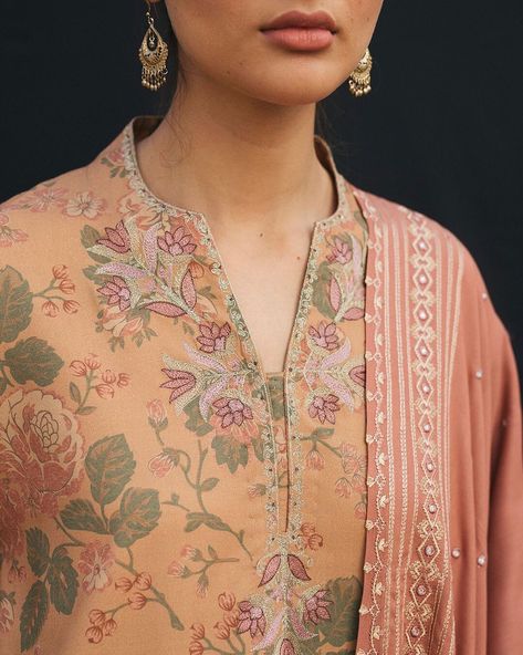 ZARA SHAHJAHAN on Instagram: “Zara Shahjahan Winter Edit V 2021- launching today at 6 p.m. (PST), Friday, 22nd January 2021. Alicia wears a pastel peach pink loose-fit…” Chudidhar Neck Designs, Cotton Tops Designs, Zara Shahjahan, Salwar Neck Designs, Churidar Neck Designs, Simple Kurta Designs, Neck Designs For Suits, Simple Kurti Designs, Designer Kurti Patterns