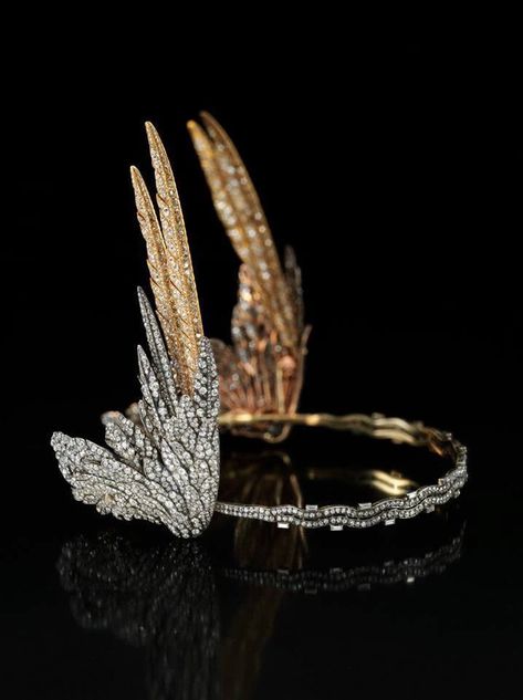 Valkyrie Tiara by Cartier 1935 Bijoux Art Deco, Diamond Tiara, Royal Jewels, Crown Jewels, Ear Cuffs, Fantasy Jewelry, Tiaras And Crowns, Fantasy Fashion, Aphrodite