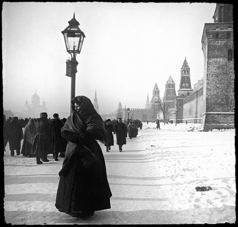 January 1, 1900.  The Chelnokov Collection: The history of the Russian exodus through photographs - The Eye of Photography 19 Century Aesthetic, 19th Century Aesthetic, Mode Russe, The Brothers Karamazov, Colorized Photos, Russian Culture, Imperial Russia, Foto Vintage, Historical Pictures