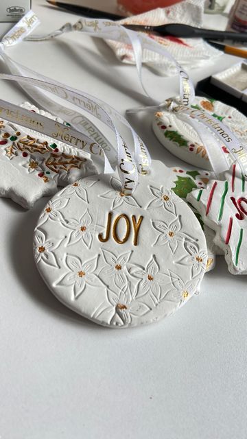 Salt Dough Christmas Ornaments, Diy Ornaments, Clay Ornaments, Salt Dough, Christmas Vibes, Ceramic Christmas, Ornaments Christmas, Pottery Ideas, Personalized Ornaments