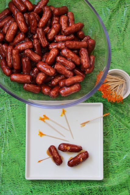 Easy Tailgate Recipe: Brown Sugar BBQ Mini Sausages Mini Sausage Appetizer, Mini Smoked Sausage Recipes, Brown Sugar Sausage, Fun Football Snacks, Poop Party, Mini Sausages, Cocktail Snacks, Birthday Buffet, Little Smokies Recipes