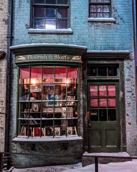 Old Bookshop Store Fronts, Antique Store Aesthetic Exterior, Old Downtown Storefronts, Victorian Shop Fronts, Vintage Shop Fronts, Vintage Store Fronts, Old Store Fronts, Coffee Shop Building, Vintage Bookstore