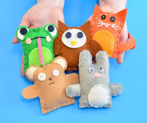 Sew a Plushie (Includes Pattern) Sewing Activities, Hand Sewing Projects, Sewing Stuffed Animals, Sewing Projects For Kids, Small Sewing Projects, Shape Crafts, Sewing Lessons, Finger Puppets, Sewing Toys