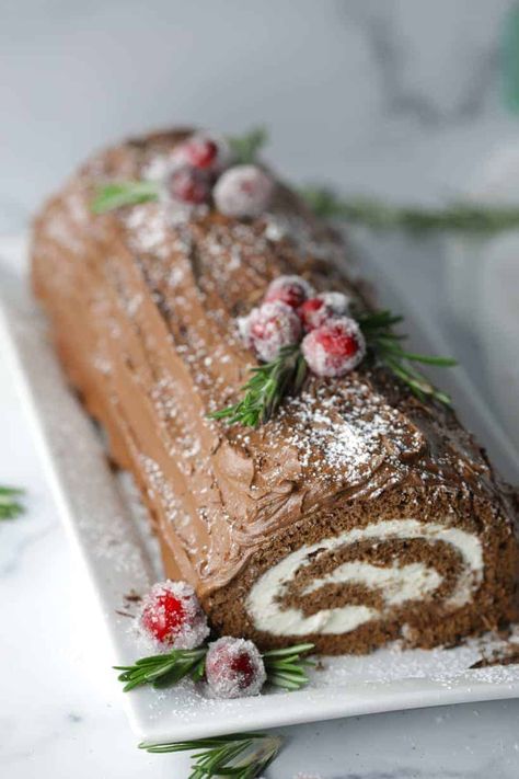 Log Cake Recipe, Chocolate Yule Log Recipe, Yule Log Cake Recipe, Pumpkin Spice Pecans, Yule Log Recipe, Yule Logs, Christmas Yule Log, Yule Log Cake, Realistic Cakes