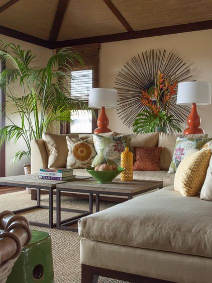 Tropical chic Hawaiian home  Caribbean design inspiration! Neutral tones with pops of colour is the way to go. Korean House, Tropical Living Room, Contemporary Family Room, Lots Of Plants, Hawaiian Homes, Tropical Interior, Popular Interior Design, Tropical Living, Hawaiian Decor