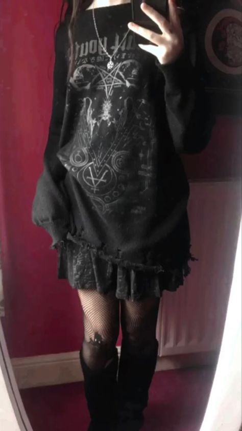 Goth Outfits Winter, Soft Goth Outfits, Soft Emo, Goth Outfit Inspo, Goth Fits, Soft Goth, Goth Outfit Ideas, Goth Y2k, Casual Goth