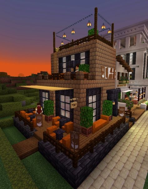 Minecraft Town Road, Minecraft Square House, Mincraft Idea Houses Cozy Easy Layout, Minecraft Balcony Design, Minecraft Neighborhood Ideas, Movie Theater Minecraft, Minecraft House Inside Ideas, Minecraft Sushi Restaurant, Minecraft Club Ideas