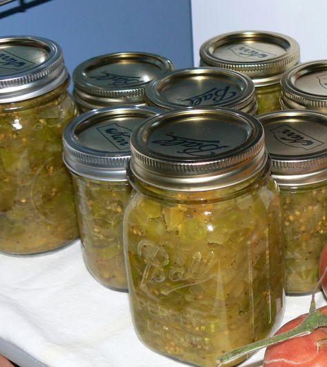 AMISH GREEN TOMATO RELISH similar to what my father used to make ( no pepper). Canning Green Tomatoes, Green Tomato Salsa, Green Tomato Relish, Jalapeno Relish, Green Tomato Recipes, Relish Recipe, Canning Pickles, Canning Vegetables, Canned Food Storage