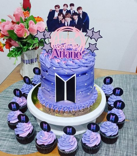 Kpop Cake Design, Bts Cake Birthday Ideas, Bts Cake Design, Bts Theme Cake, Bts Birthday Cake, Bts Cakes, Kpop Cake, Army Birthday Cakes, Bts Party