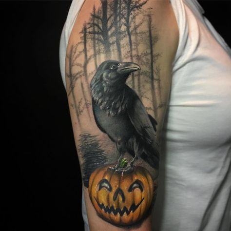 CafeMom.com : Raven Pumpkin Tattoo : 20 Perfect Pumpkin Tattoos -- This design definitely has strong Halloween vibes, but that intricate and gorgeous raven really gives it a bit of seasonal diversity. Tattoo Pumpkin, Pumpkin Tattoos, Shane Tattoo, Monkeys Tattoo, Halloween Tattoos Sleeve, Horror Tattoos, Lantern Tattoo, Pumpkin Tattoo, Vintage Tattoo Design