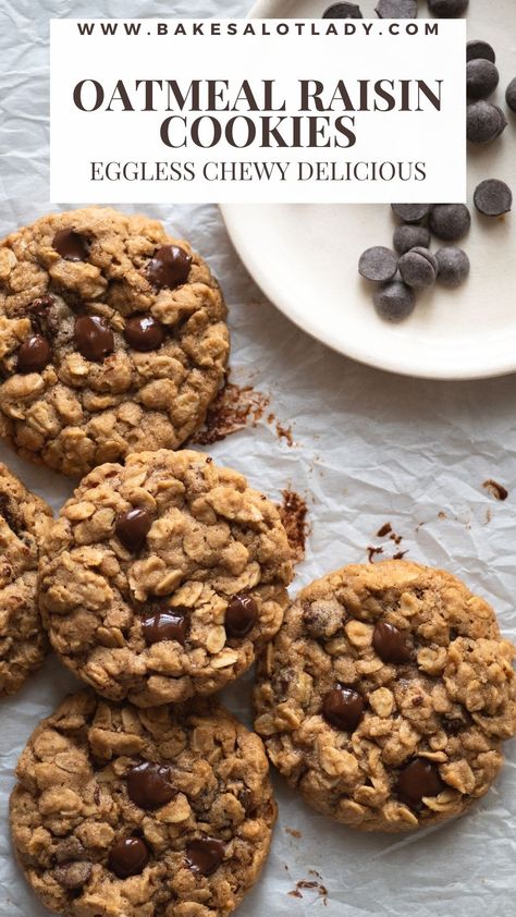 This is the easiest recipe for eggless oatmeal raisin cookies. They are chewy, bursting with chocolate pools, and they are ready in less than 30 minutes. Oatmeal Raisin Cookie Recipe, Raisin Cookie Recipe, Eggless Cookie Recipes, Oatmeal Raisin Cookie, Raisin Cookie, Cookie Recipes Oatmeal Raisin, Eggless Recipes, Cookie Spread, Oatmeal Raisin Cookies