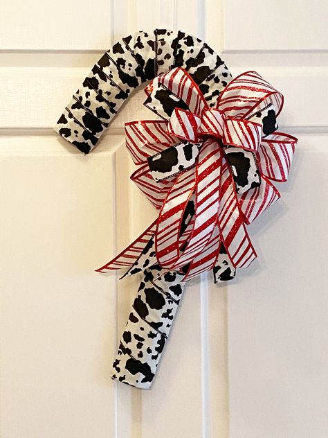 Cow Christmas Wreath Diy, Cow Print Christmas Ornaments, Diy Cow Christmas Decor, Cow Print Christmas Tree Ideas, Cow Themed Christmas Tree, Cow Christmas Tree Ideas, Cow Print Christmas Tree, Cow Print Door Hanger, Cow Print Christmas