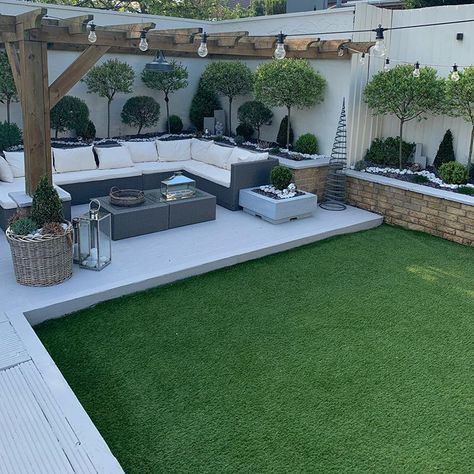 Patio Layout Design, Artificial Grass Garden, Decorating Porch, Grass Garden, Patio Layout, Back Garden Design, Patio Garden Design, Outdoor Gardens Design, Outdoor Decor Backyard