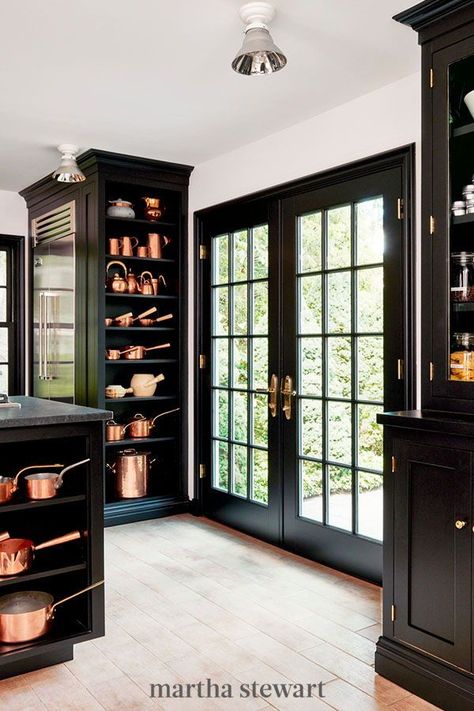 Black Kitchen Eclectic, Cooper And Black Kitchen, Matte Black And Copper Kitchen, Black And Copper Interior Design, Copper House Decor, Black French Kitchen, Black And Copper Kitchen Ideas, Copper Black Kitchen, Martha Stewart House