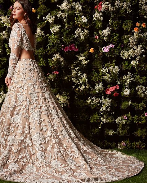 Reception Lehenga Bridal, Trail Lehenga, Floral Bridal Lehenga, Indian Reception Outfit, Seema Gujral, Reception Outfits, Reception Lehenga, Wedding Lehenga Designs, Asian Bridal Dresses