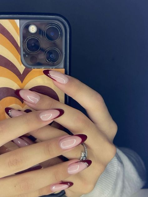 Nails That Match Maroon Dress, Almond Shape Nails Aesthetic, Almond Nails For Autumn, Red Homecoming Nails Almond, Maroon Birthday Nails, Grad Nail Inspo Almond, Autumn Nails 2024 Almond, Burgundy Almond Acrylic Nails, Nail Inspo Maroon