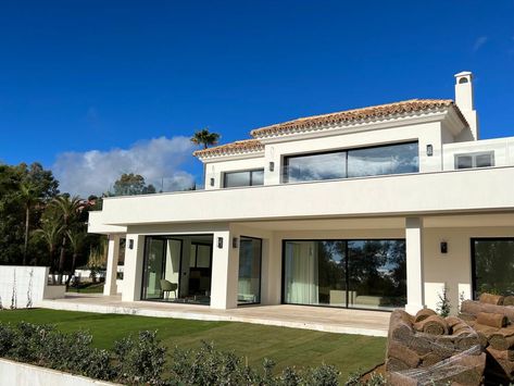 Monaco House, Marbella House, Spanish Homes, Marbella Villas, Large Open Plan Kitchens, Note It, Casas Coloniales, Spanish House, Modern Houses