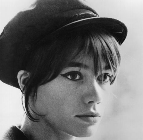 francoise hardy Francoise Hardy Style, French Style Icons, Most Expensive Dress, Beatnik Style, Chrissie Hynde, French Pop, Singer Fashion, Beat Generation, Francoise Hardy