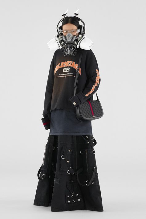 Balenciaga Street Style, Mode Cyberpunk, Balenciaga Style, Balenciaga Spring, Balenciaga Fashion, Cyberpunk Fashion, Mode Inspo, Mode Style, Costume Design