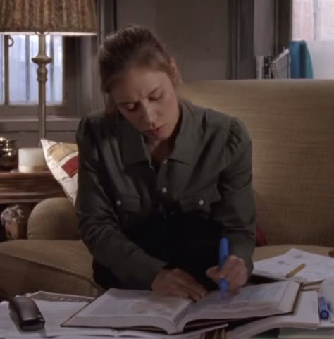 Paris Gilmore Girls, Paris Geller, High Achiever, Study Mode, Studying Motivation, Romanticising School, Gilmore Girl, Romanticizing School, Academic Motivation