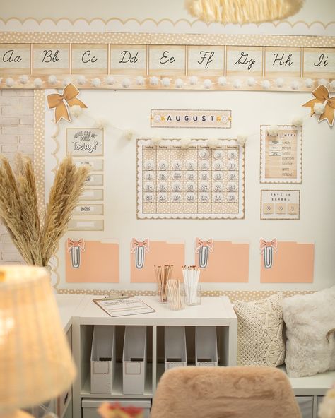 A closer look at Tariah’s teacher desk area from our Cozy classroom makeover! We made sure to give her lots of storage and organizational pieces, while also incorporating resources for the students! 🤍 Click the 🔗 in our profile to shop this collection! #neutraldecor #teacherdesk #teacherdecor #teacherideas #classroomdecor #classroomideas #classroominspiration #classroomtheme #neutralclassroom #teacherdeskorganization #teacherorganization Elementary Classroom Setup, Small Classroom Setup, Teacher Desk Area, Cute Classroom Decor, Classroom Decor Calming, Stylish Classroom, Teacher Desk Areas, Classroom Setup Elementary, Cozy Classroom