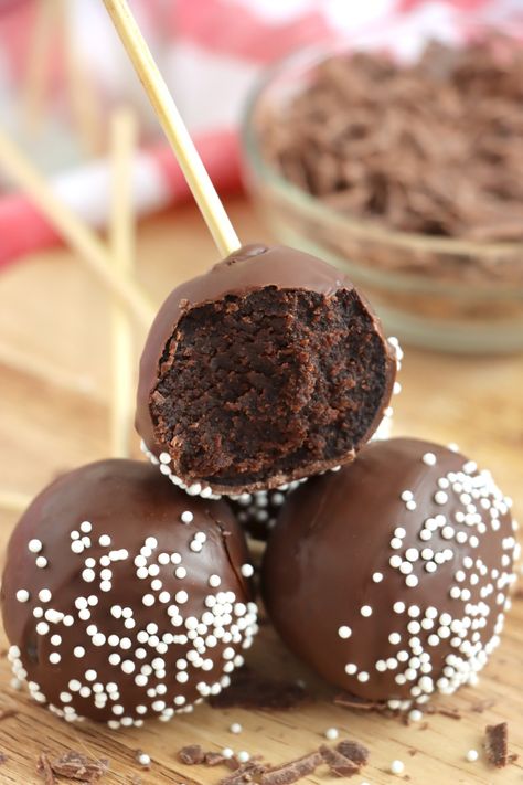 Starbucks Chocolate Cake Pops, Chocolate Cake Pop Recipe, Starbucks Chocolate Cake, Cake Pops Brownie, Chocolate Cake Pops Recipe, Chocolate Cake Pop, Brownie Cake Pops, Starbucks Cake Pops, Starbucks Chocolate