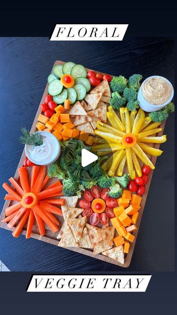 Flower Shaped Veggie Tray, Decorative Vegetable Trays, Flower Veggie Board, Kentucky Derby Veggie Tray, Tractor Fruit Tray, Gender Reveal Veggie Tray, Creative Veggie Tray, Appetizers That Look Like Flowers, Spring Veggie Tray