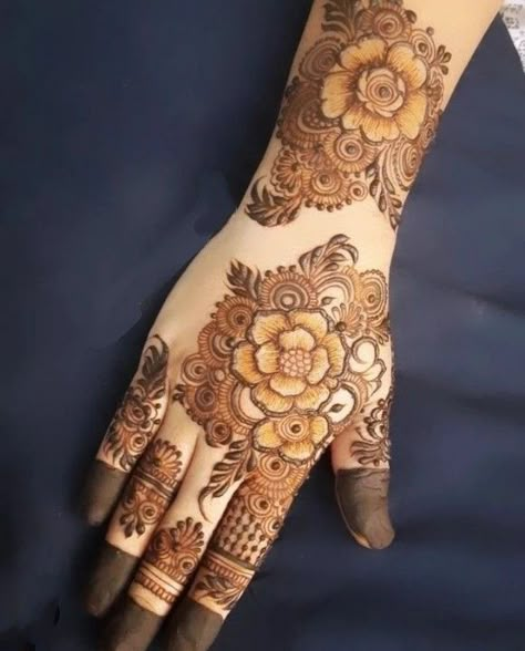 Arabic Mehndi Designs Back, Arabic Mehndi Designs Back Hand, Simple Mehndi Designs Front Hand, Aesthetic Mehndi Designs, Mehndi Designs Back Hand, Mehndi Designs Back, Mehndi Arabic, Khafif Mehndi Design, Designs Mehndi