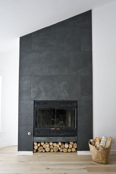 a gorgeous, minimalistic floor to ceiling fireplace using oversized black porcelain tile! Contemporary Gas Fireplace, Design Camino, Slate Fireplace, Fireplace Doors, Black Fireplace, Fireplace Tile Surround, Shiplap Fireplace, Contemporary Fireplace, Corner Fireplace