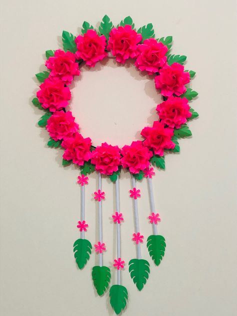 Flower wall hanging ideas Paper Flower Video, Paper Flower Wall Art, Paper Wall Decor, Flower Wall Hanging, Easy Paper Flowers, Paper Wall Hanging, Hanging Ideas, Kids Crafting, Paper Flower Crafts