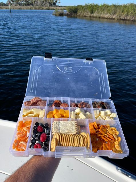 Fishing Lunch Ideas, Fishing Trip Food Ideas, Snacklebox Charcuterie, River Food Ideas, Tacklebox Snacks, Lake Day Snacks, Boat Day Essentials, Boat Organization Ideas, Snackle Box Ideas For Adults